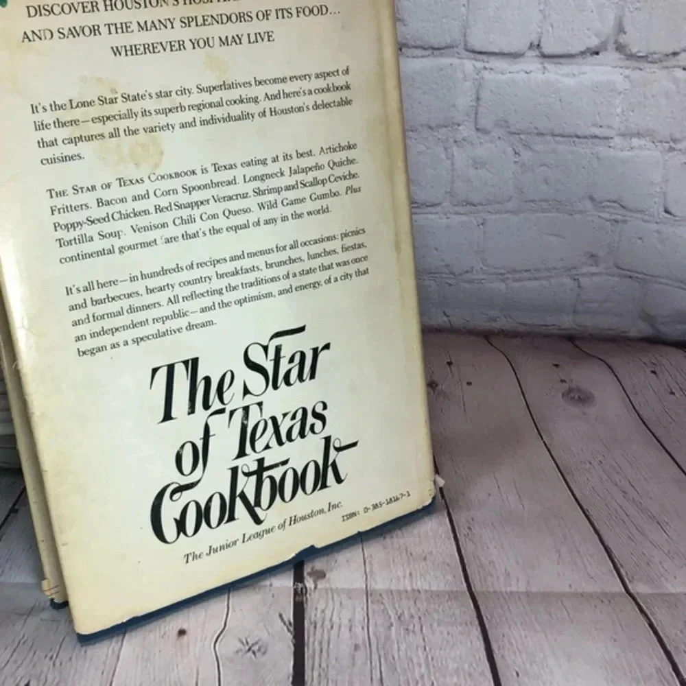 Vintage 1983 THE STAR OF TEXAS THE JUNIOR LEAGUE of HOUSTON cookbook